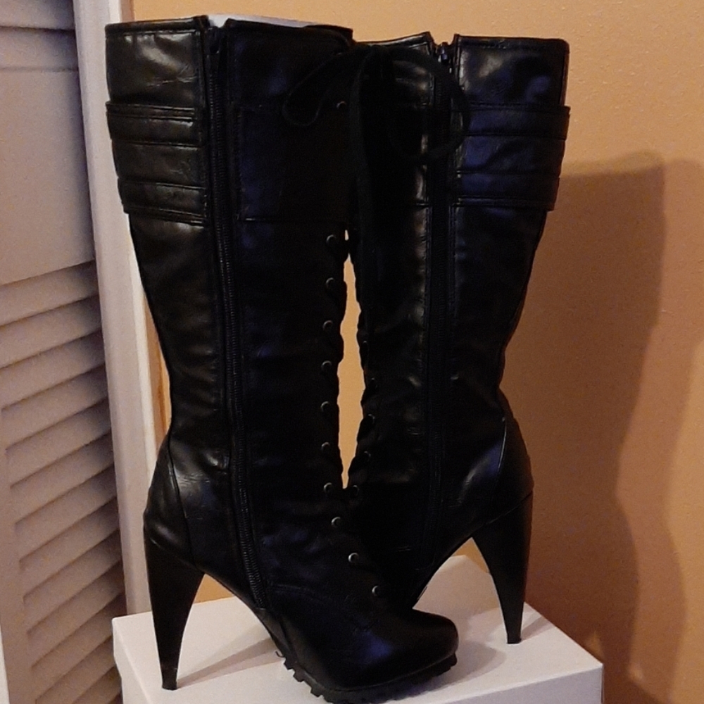 Boots - Picture 2 of 4